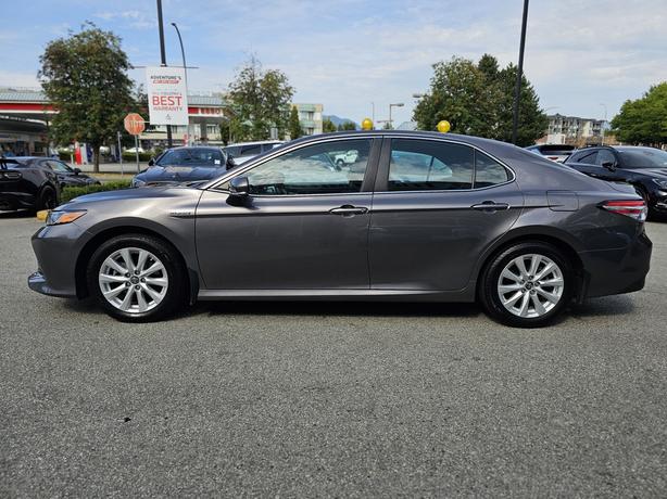 2019 Toyota Camry Hybrid LE Auto image 8