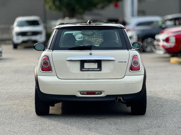 2011 MINI Cooper Hardtop 2dr Cpe image 7