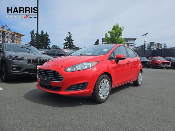 2014 Ford Fiesta SE | No Reported Accidents! image 1