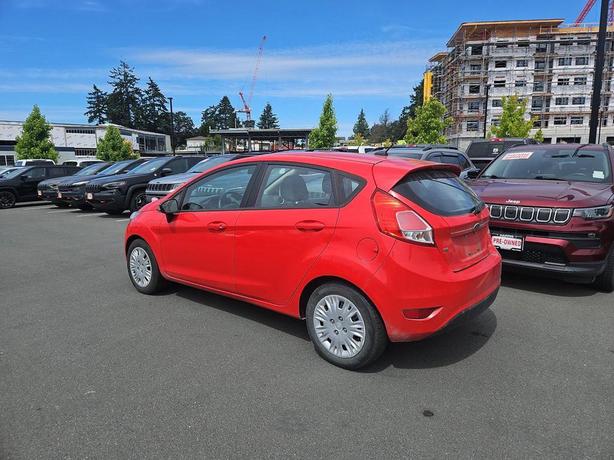 2014 Ford Fiesta SE | No Reported Accidents! image 4
