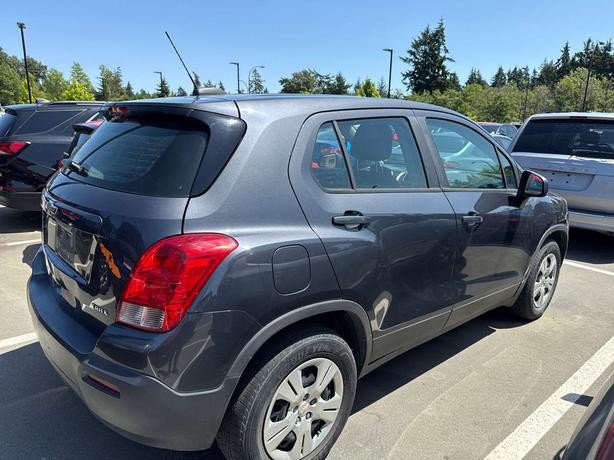 2015 Chevrolet Trax FWD 4dr LS Sport Utility | One Owner | No Reported Accidents image 4