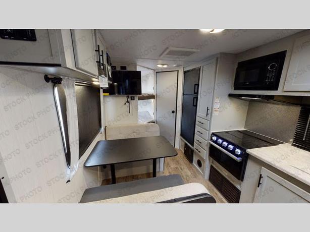 Used 2022 Forest River RV Vibe 21BH image 3
