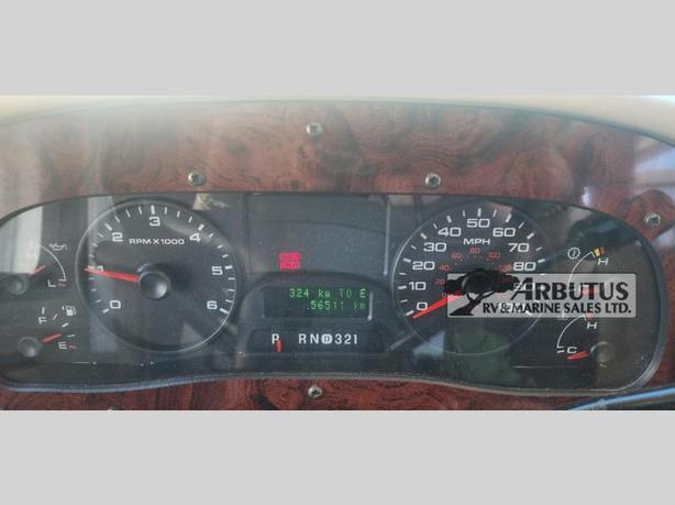 Used 2013 Newmar Bay Star Sport 3310 image 4