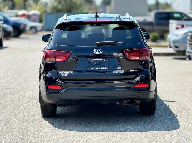 2019 Kia Sorento LX - No Accidents, Heated Steering Wheel image 5