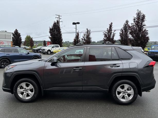 2019 Toyota RAV4 LE image 4