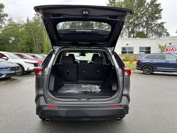 2019 Toyota RAV4 LE image 7