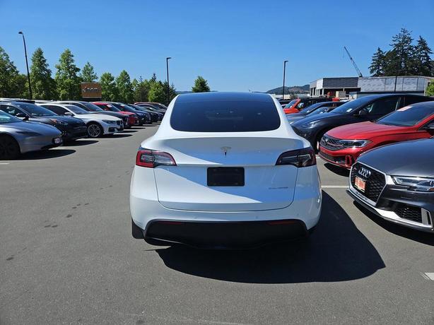2022 Tesla Model Y Long Range AWD | Backup Camera | One Owner! image 5