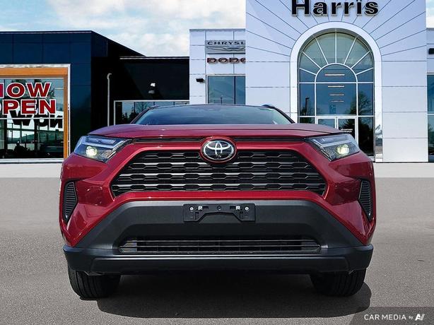 2025 Toyota RAV4 Hybrid XLE AWD | No Reported Accidents! image 2