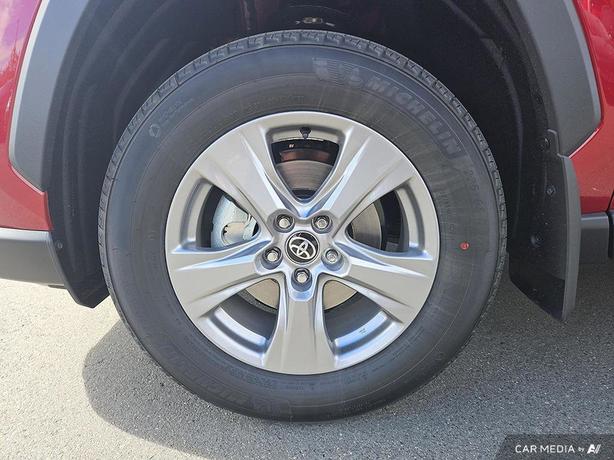 2025 Toyota RAV4 Hybrid XLE AWD | No Reported Accidents! image 6