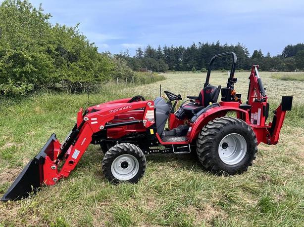 2024 Mahindra 1600 Series 1626 HST image 1