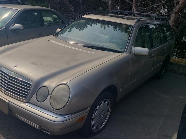 1999 Mercedes-Benz  E320 awd wagon AS TRADED image 1