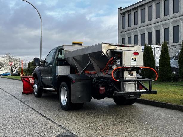 2012 Ford F-550 Regular Cab Dually Diesel  4WD Plow Spreader image 8