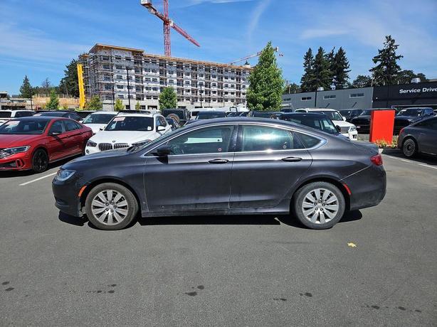 2016 Chrysler 200 LX image 3