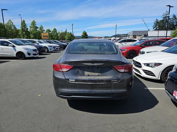 2016 Chrysler 200 LX image 5