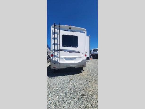 Used 2013 Newmar Bay Star Sport 3310 image 2