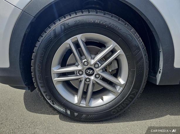 2018 Hyundai Santa Fe Sport Luxury AWD | Power Liftgate | Heated Seats! image 6