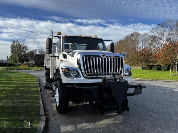 2011 International 7500 WorkStar Plow/Dump With Air Brakes Diesel image 2