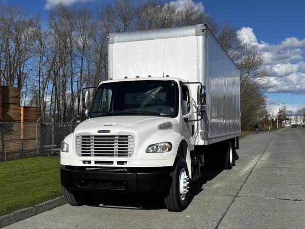 2016 Freightliner M2 106 26 Foot Cube Van Cummins Diesel Air Brakes with Loading image 2