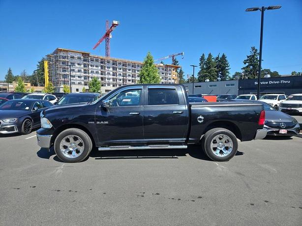 2010 Dodge RAM 1500 4WD Crew Cab 140.5 Laramie | Remote Start | One Owner! image 3
