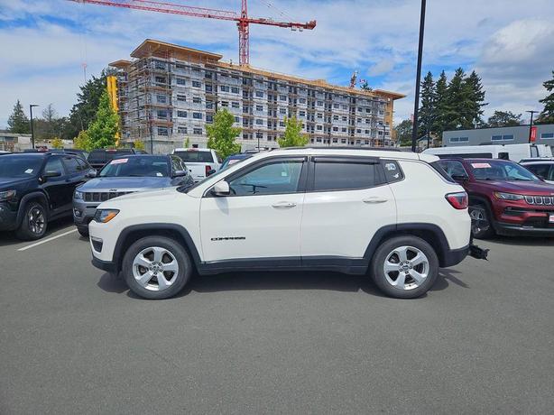 2018 Jeep Compass North | One Owner! image 3