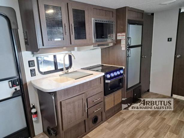 Used 2019 Forest River RV Wildwood X-Lite 233RBXL image 7