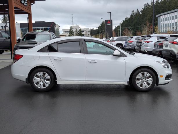2016 Chevrolet Cruze LT - Sunroof, Remote Start, Bluetooth image 5