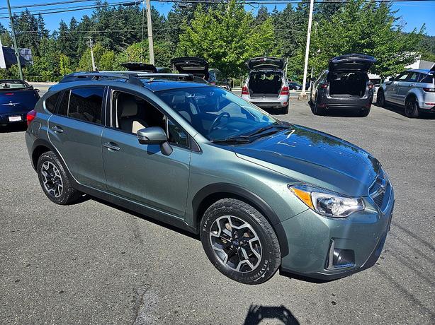 2016 Subaru  Crosstrek Limited image 1