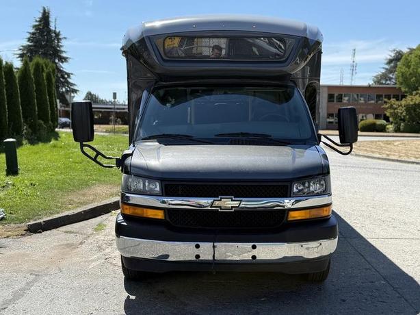 2019 Chevrolet Express G4500 22-Passenger Wheelchair Accessible Bus image 3