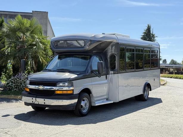 2019 Chevrolet Express G4500 22-Passenger Wheelchair Accessible Bus image 4
