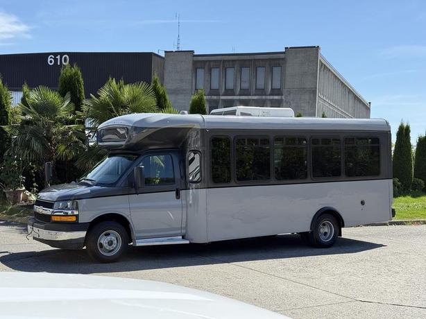 2019 Chevrolet Express G4500 22-Passenger Wheelchair Accessible Bus image 5