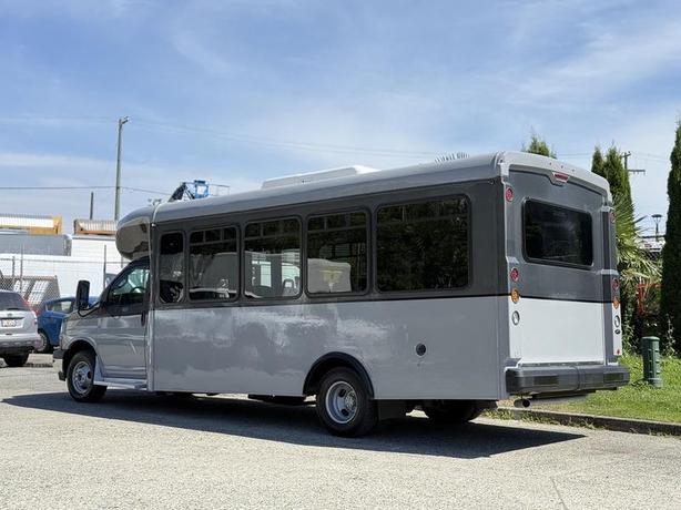 2019 Chevrolet Express G4500 22-Passenger Wheelchair Accessible Bus image 7