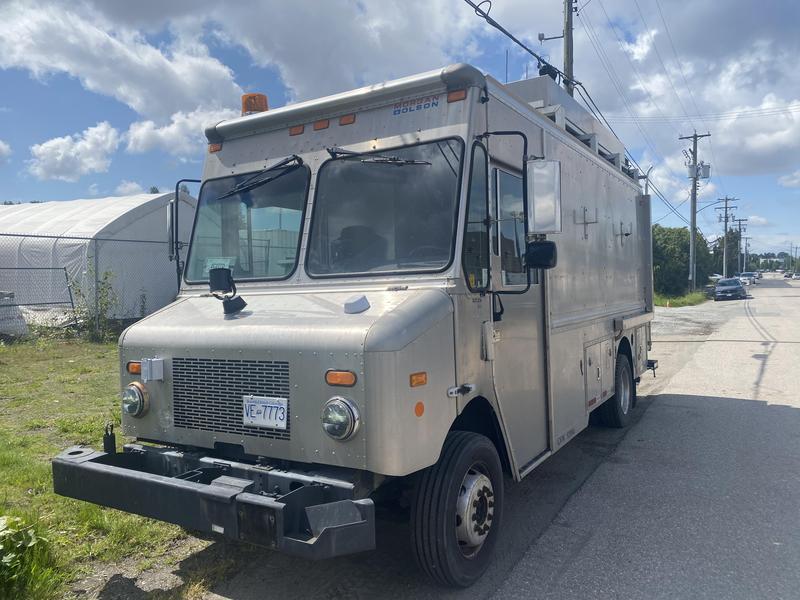 2007 Morgan Olson Workhorse W42 Workshop Step Van With Rear Shelving display photo