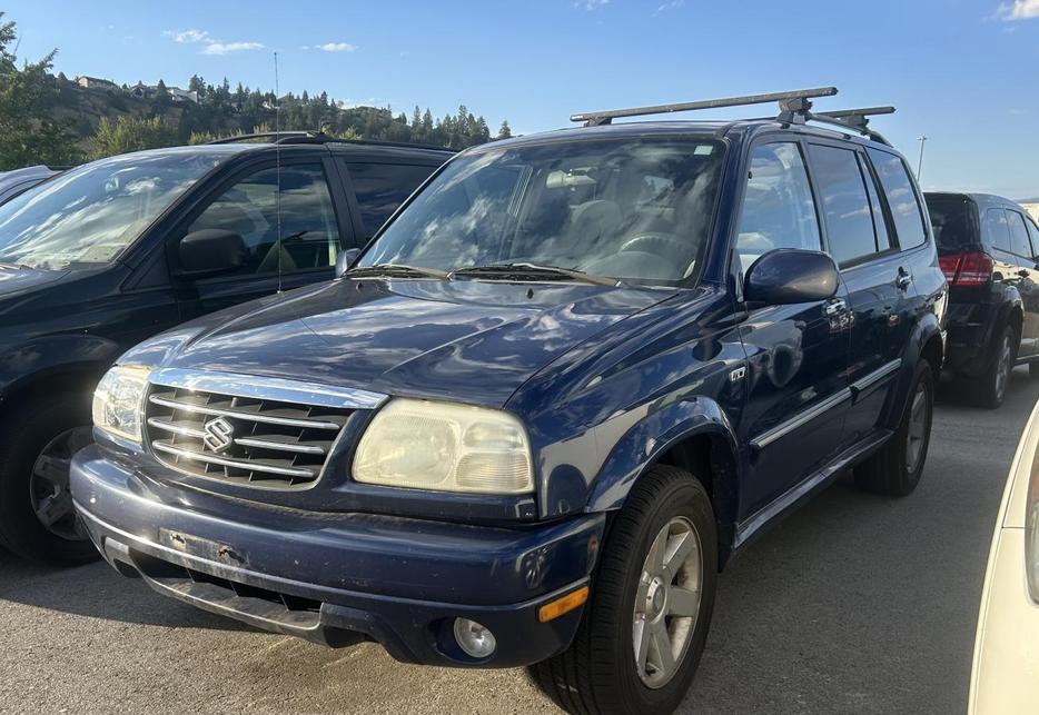 2003 Suzuki XL-7 JLX display photo