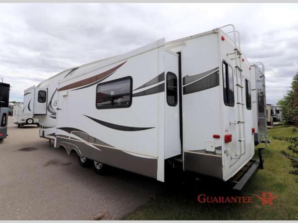 Used 2012 Keystone RV Cougar 327RES image 4