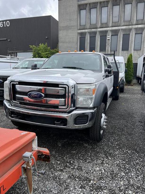 2014 Ford F-550 Crew Cab Flatdeck 4WD image 1