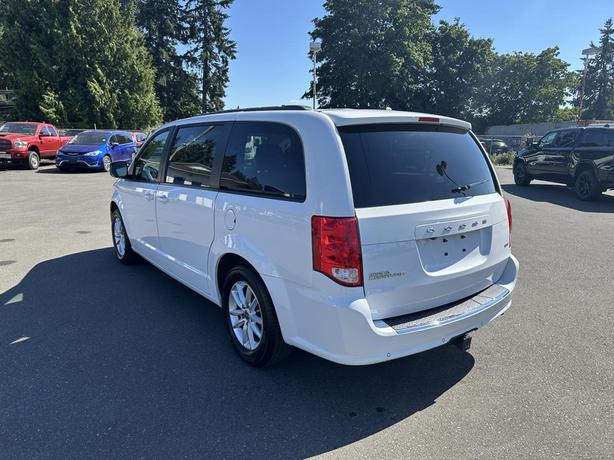 2019 Dodge Grand Caravan SXT image 3
