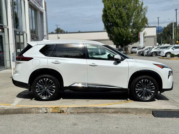 2024 Nissan Rogue Platinum - No Accidents, One Owner, Sunroof image 4