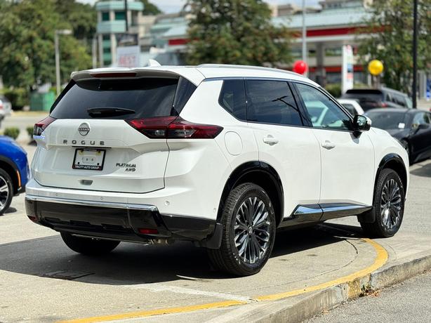 2024 Nissan Rogue Platinum - No Accidents, One Owner, Sunroof image 5