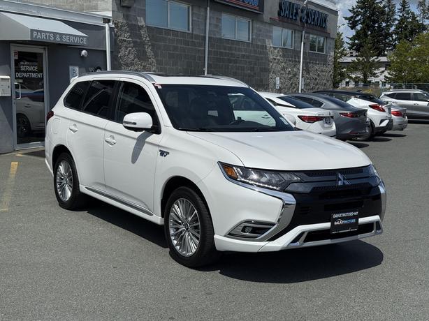 2022 Mitsubishi Outlander PHEV SE 4WD - Blind Spot Warning & Power Driver Seat image 4