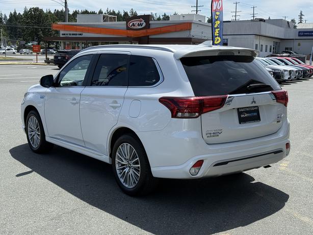 2022 Mitsubishi Outlander PHEV SE 4WD - Blind Spot Warning & Power Driver Seat image 8