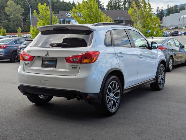 2017 Mitsubishi RVR SE - No Accidents, 4x4, Heated Seats image 6