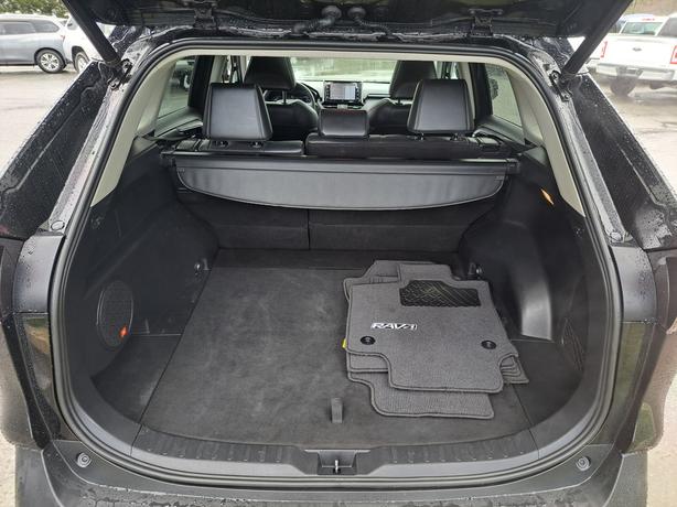2020 Toyota RAV4 Hybrid Limited - Nav, Heated Seats, Heated Wheel image 8