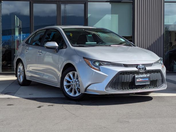 2022 Toyota Corolla LE - Sunroof, Heated Seats, image 4