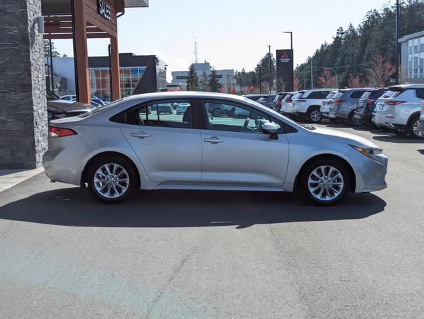 2022 Toyota Corolla LE - Sunroof, Heated Seats, image 5