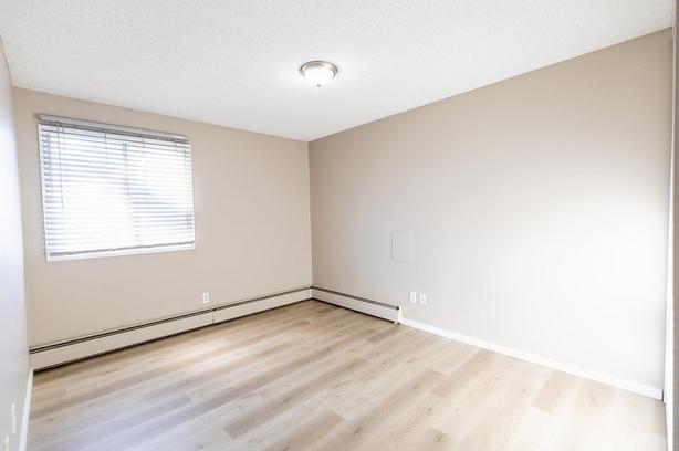 2 bedroom Glenbow Manor image 5