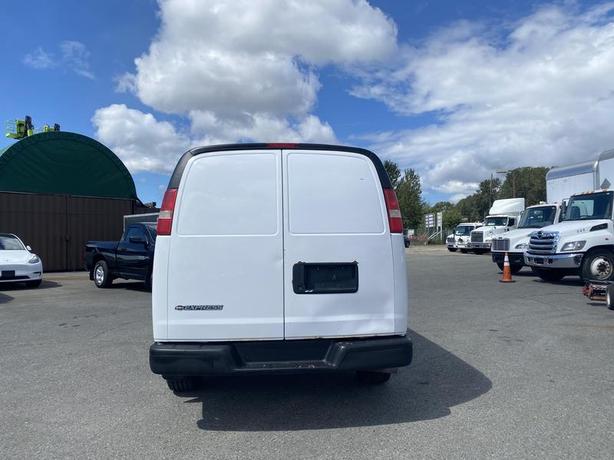 2009 Chevrolet Express 1500 Cargo Van image 4