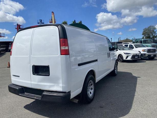 2009 Chevrolet Express 1500 Cargo Van image 5