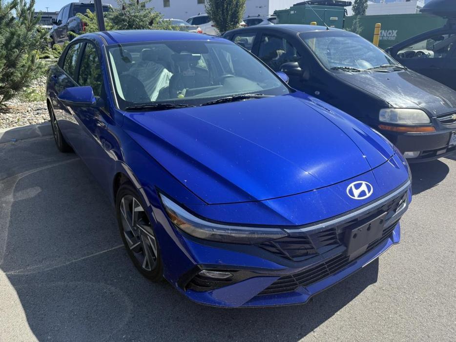 2025 Hyundai Elantra hybrid LUXURY display photo