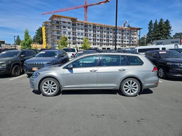 2019 Volkswagen Golf SportWagen Highline image 3