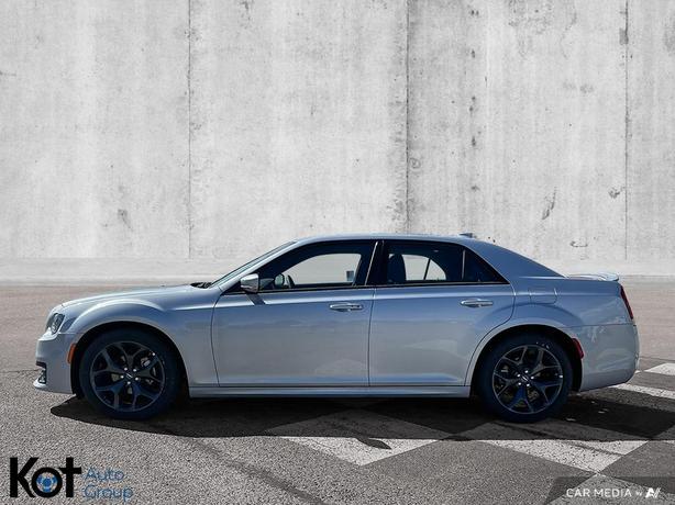 2023 Chrysler 300 300S demo image 8